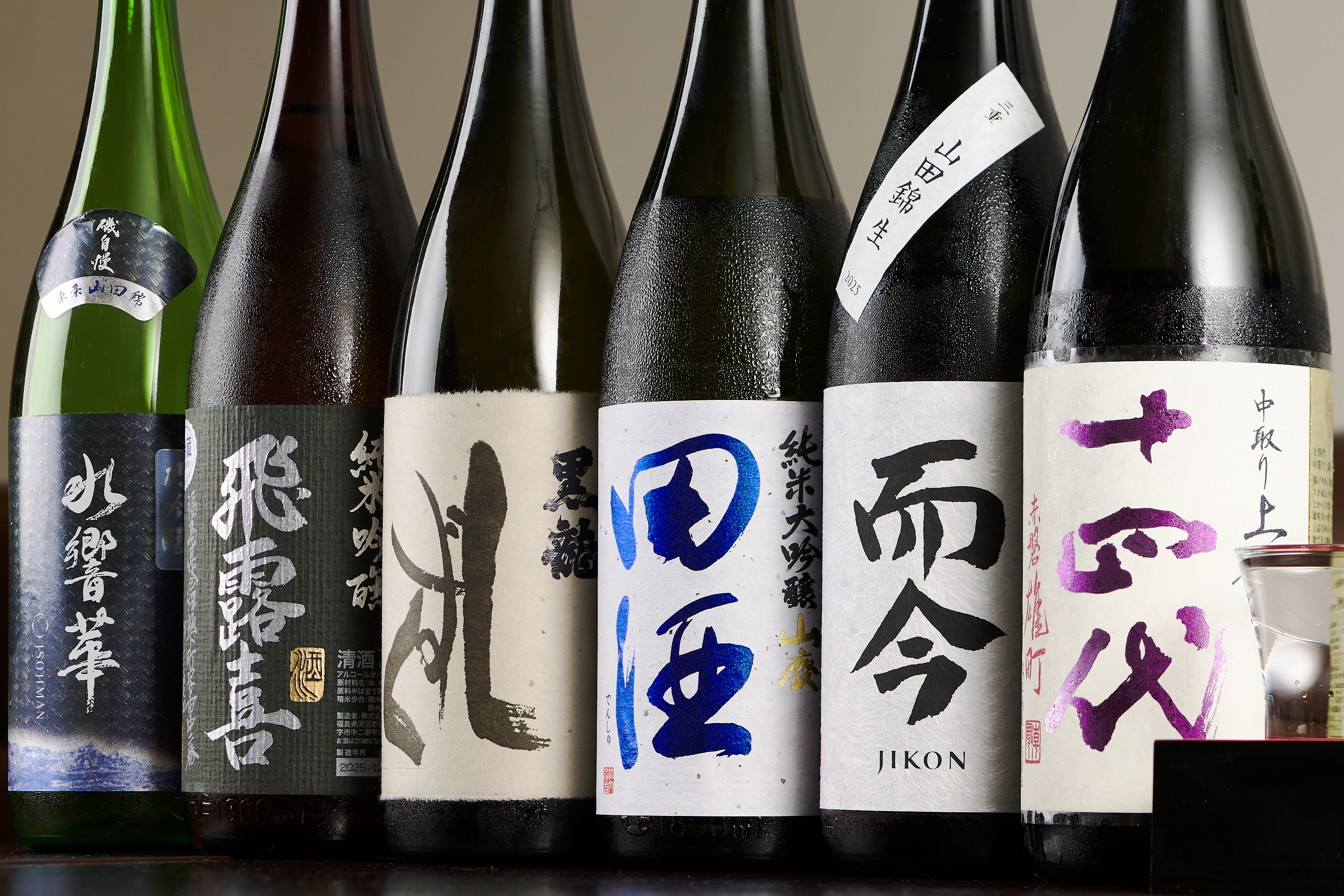 季節毎に仕入れる選りすぐりの地酒。お料理と合わせてどうぞ